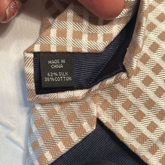 Michael Kors Gold Geometric Men’s Silk Blend Tie - Picture 4 of 4